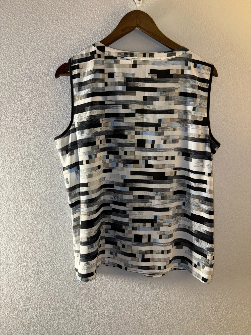 Calvin Klein Black, White & Gray Geometric Sleeveless Top - Picture 4 of 8